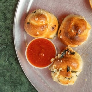 Garlic Knots (8)