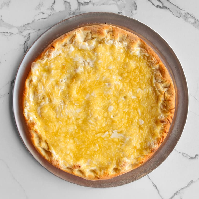 BBQ Chicken Pizza: A Tangy Delight